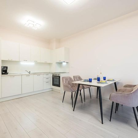 Luxurious And Panoramic Apartments At The Beach In La Mer Complex 골든샌드 외부 사진