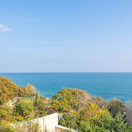 Luxurious And Panoramic Apartments At The Beach In La Mer Complex 골든샌드 외부 사진