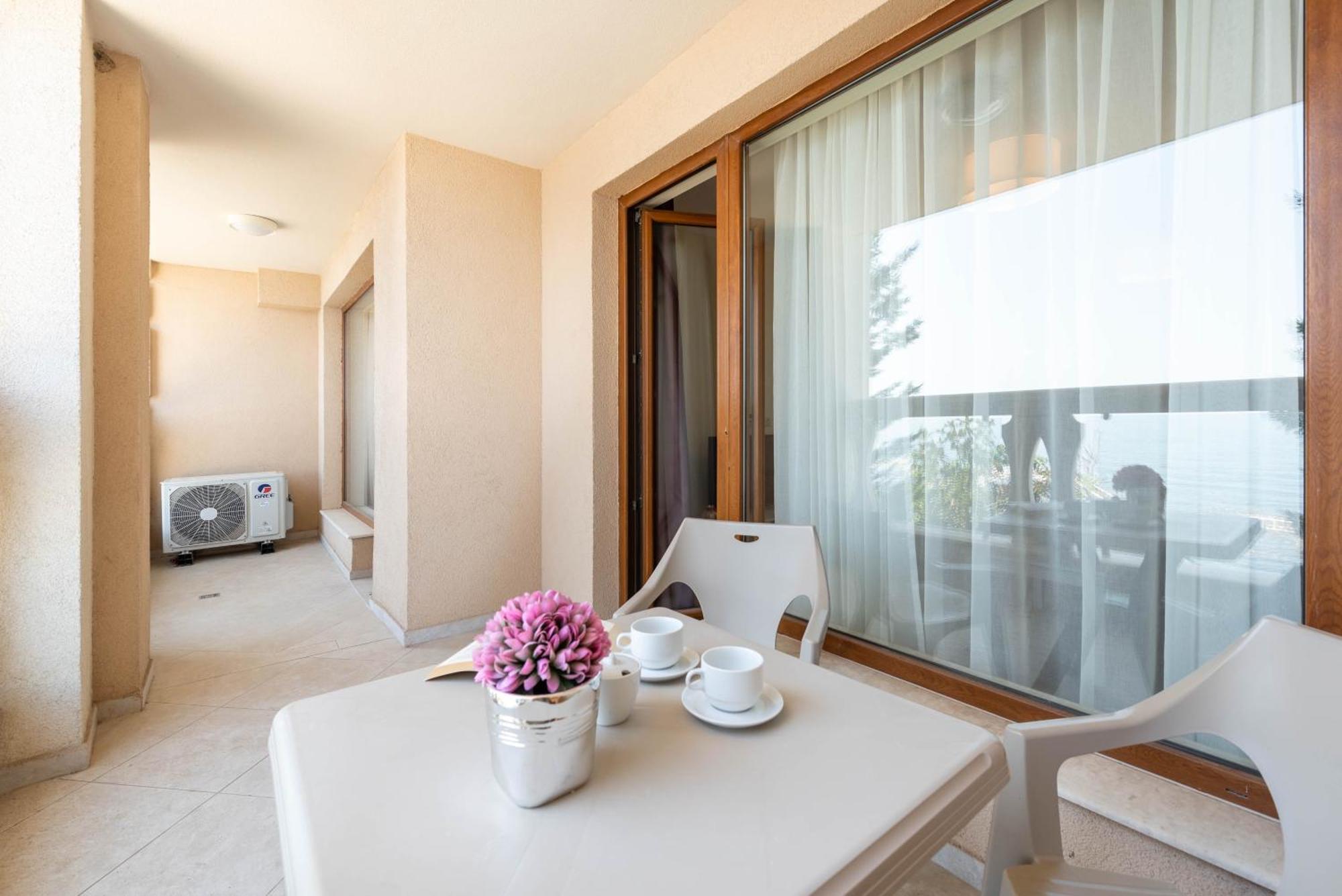 Luxurious And Panoramic Apartments At The Beach In La Mer Complex 골든샌드 외부 사진