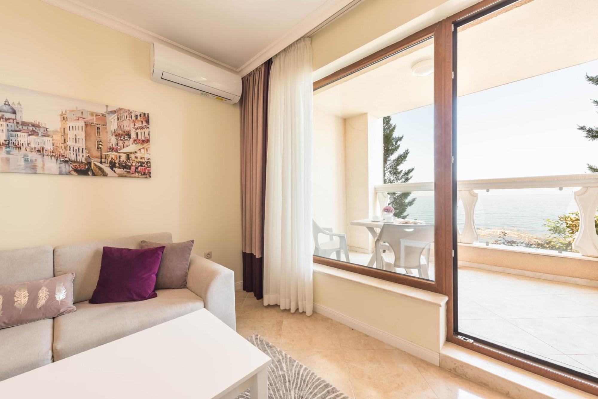 Luxurious And Panoramic Apartments At The Beach In La Mer Complex 골든샌드 외부 사진