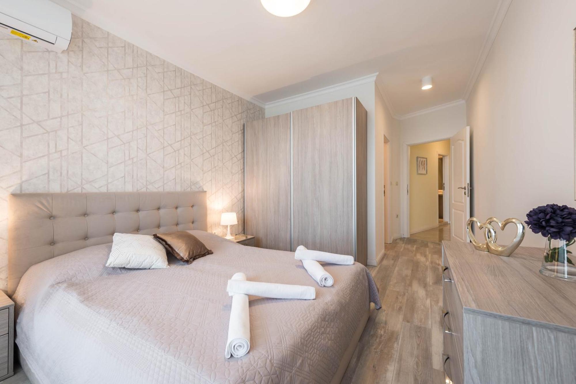 Luxurious And Panoramic Apartments At The Beach In La Mer Complex 골든샌드 외부 사진