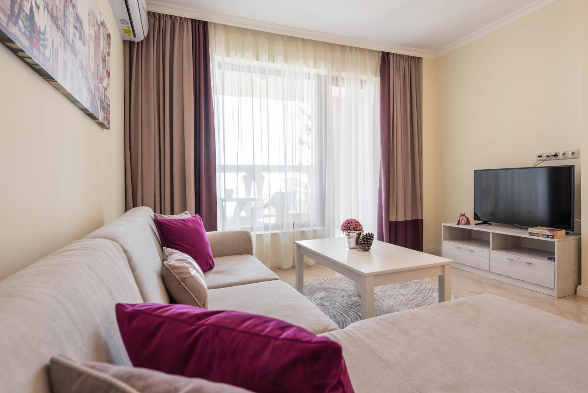 Luxurious And Panoramic Apartments At The Beach In La Mer Complex 골든샌드 외부 사진