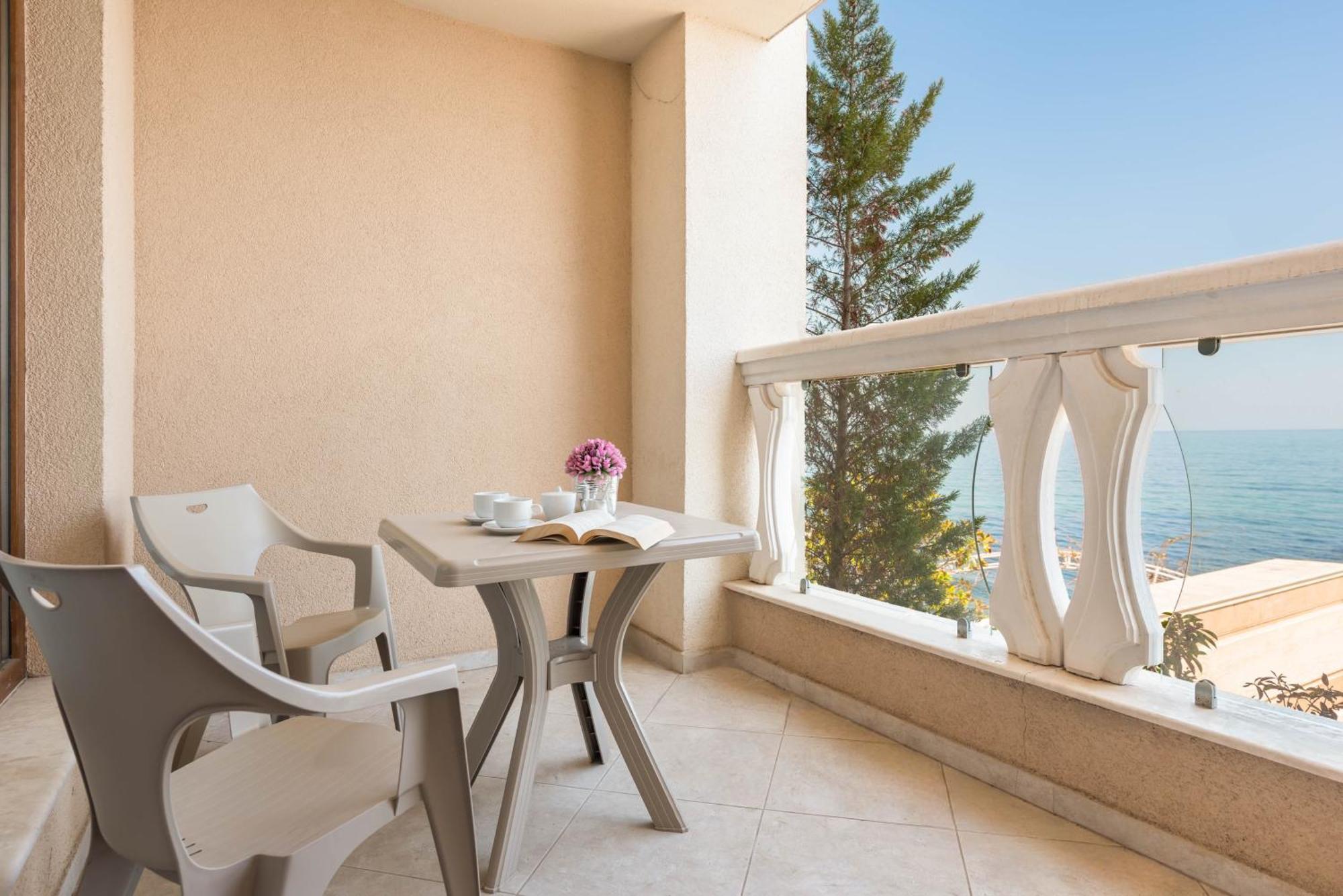Luxurious And Panoramic Apartments At The Beach In La Mer Complex 골든샌드 외부 사진